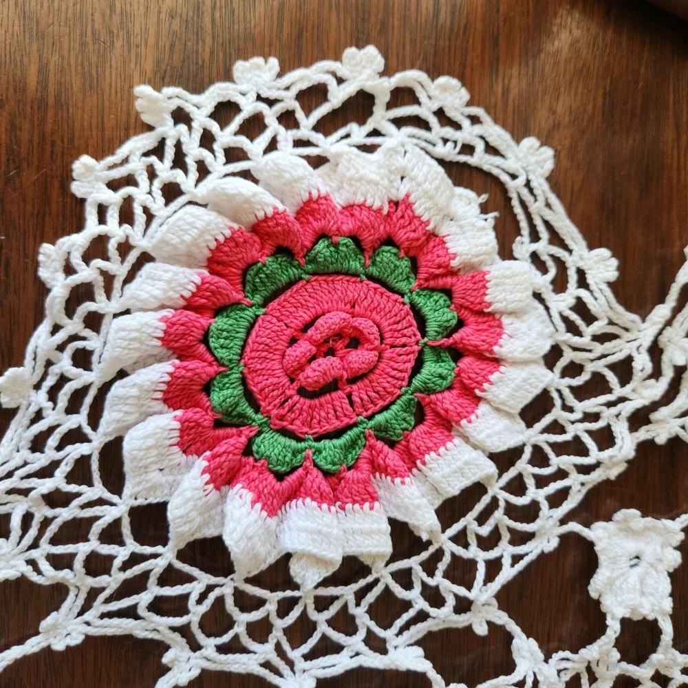 Vintage Crocheted Tablecloth Centerpiece Pink‎ white green 34